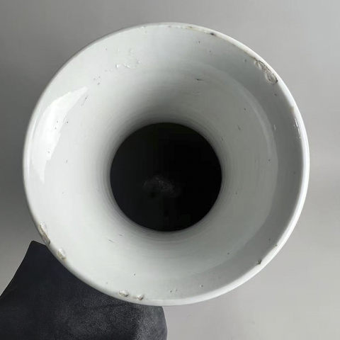 古玩陶瓷藍釉開光人物紋青花棒槌瓶真品鑒賞圖