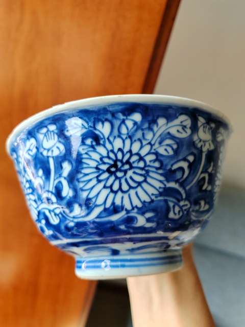 古玩陶瓷青花留白花卉紋茶碗真品鑒賞圖