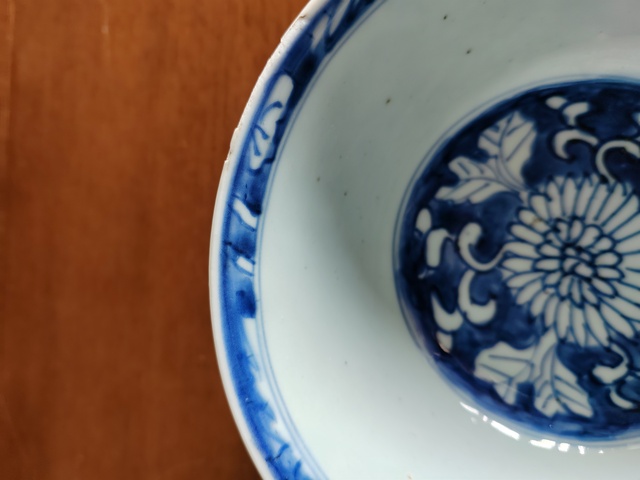 古玩陶瓷青花留白花卉紋茶碗真品鑒賞圖