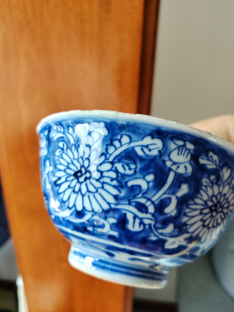 古玩陶瓷青花留白花卉紋茶碗真品鑒賞圖