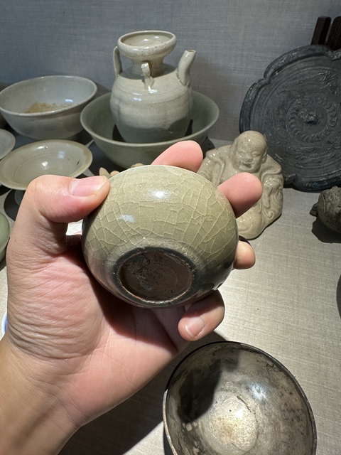 古玩陶瓷龍泉窯臥足盞真品鑒賞圖