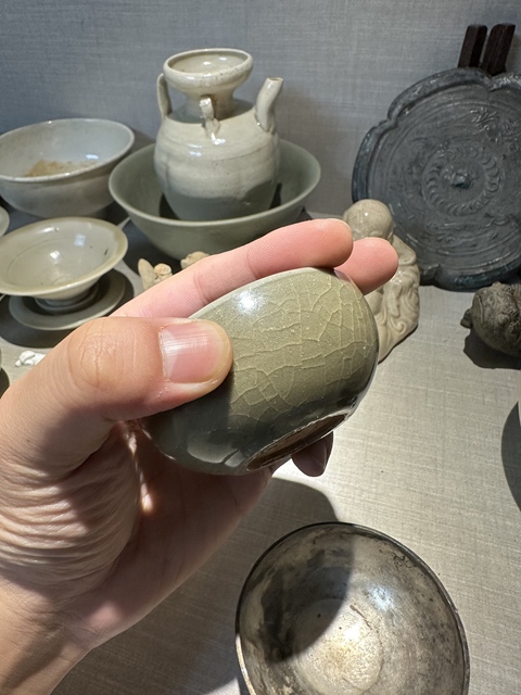 古玩陶瓷龍泉窯臥足盞真品鑒賞圖