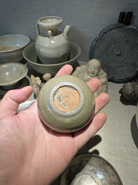 古玩陶瓷龍泉窯臥足盞真品鑒賞圖