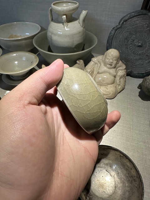 古玩陶瓷龍泉窯臥足盞真品鑒賞圖