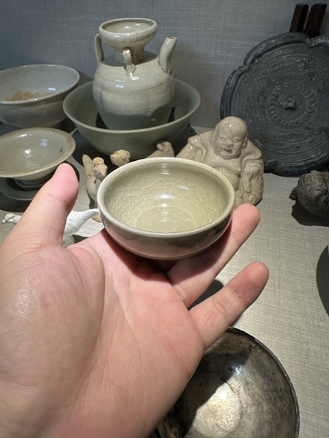古玩陶瓷龍泉窯臥足盞真品鑒賞圖