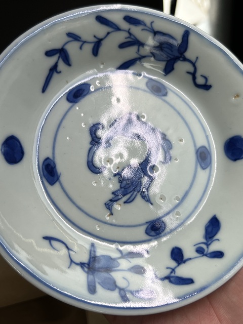 古玩陶瓷摩羯龍紋青花盤真品鑒賞圖