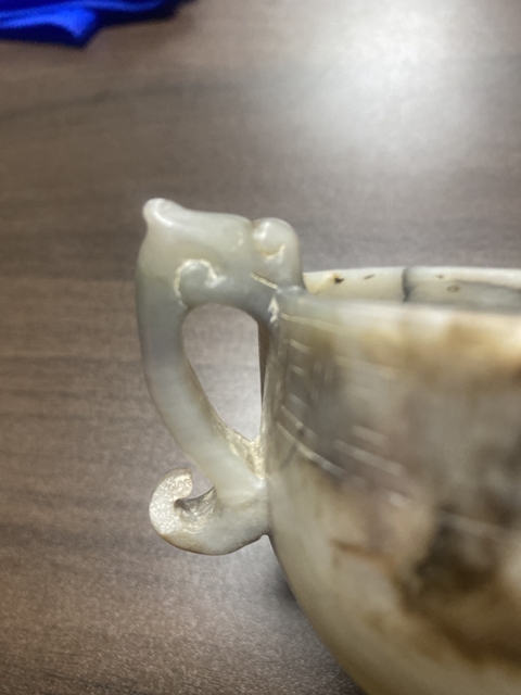 古玩玉器和田玉雕“執杯”真品鑒賞圖