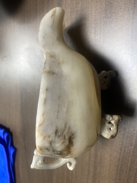 古玩玉器和田玉雕“執杯”真品鑒賞圖