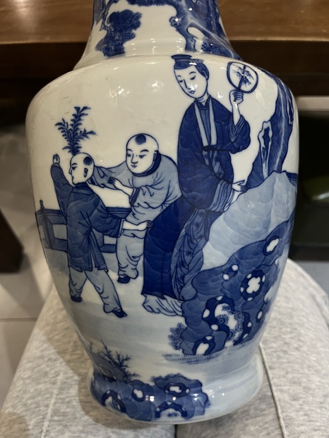 古玩陶瓷青花教子圖紋盤口瓶真品鑒賞圖