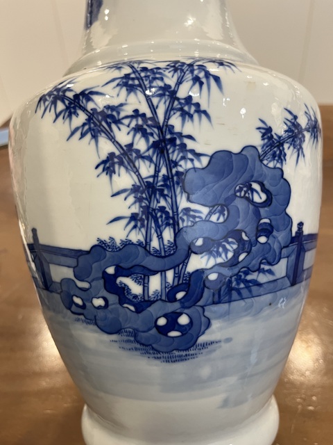 古玩陶瓷青花教子圖紋盤口瓶真品鑒賞圖