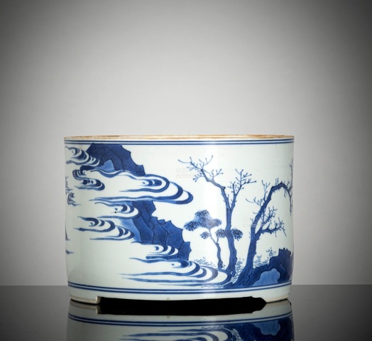 古玩陶瓷人物紋青花三足筆筒真品鑒賞圖