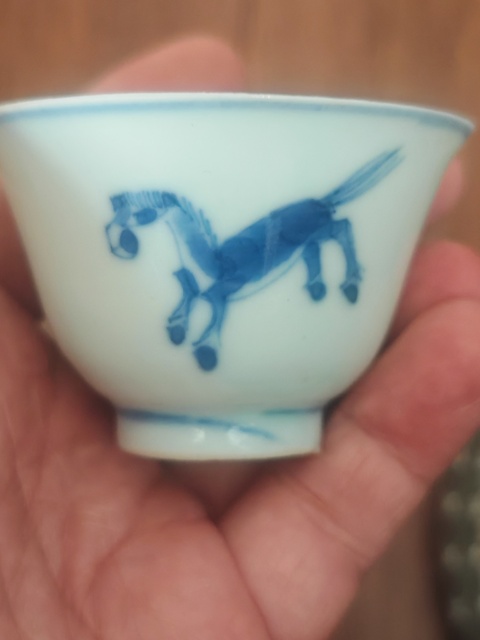 古玩陶瓷青花駿馬紋杯真品鑒賞圖