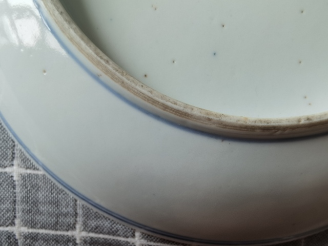 古玩陶瓷纏枝紋青花盤真品鑒賞圖