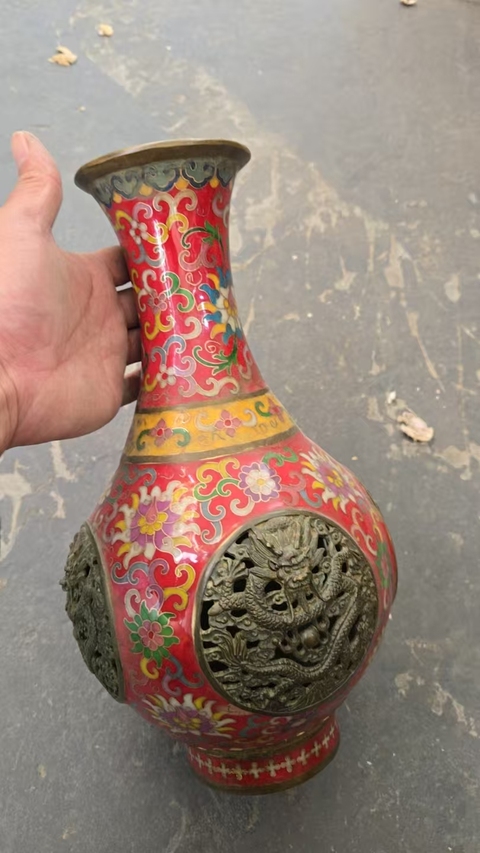 古玩陶瓷瓷胎掐絲琺瑯龍紋瓶真品鑒賞圖