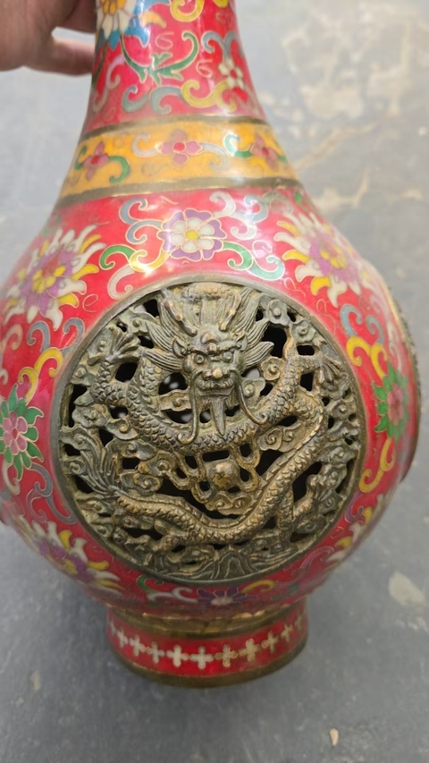古玩陶瓷瓷胎掐絲琺瑯龍紋瓶真品鑒賞圖