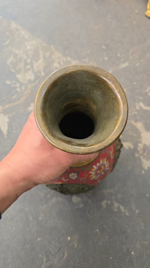 古玩陶瓷瓷胎掐絲琺瑯龍紋瓶真品鑒賞圖