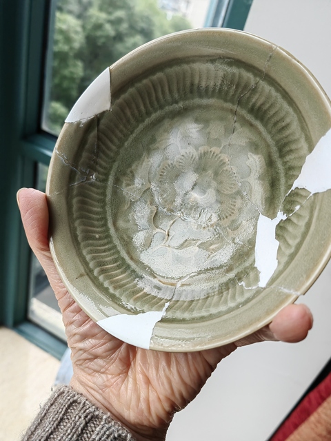 古玩陶瓷耀州窯青釉花卉紋碗真品鑒賞圖