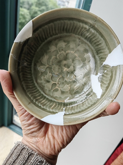 古玩陶瓷耀州窯青釉花卉紋碗真品鑒賞圖