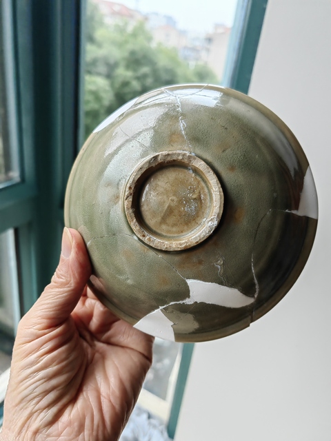 古玩陶瓷耀州窯青釉花卉紋碗真品鑒賞圖