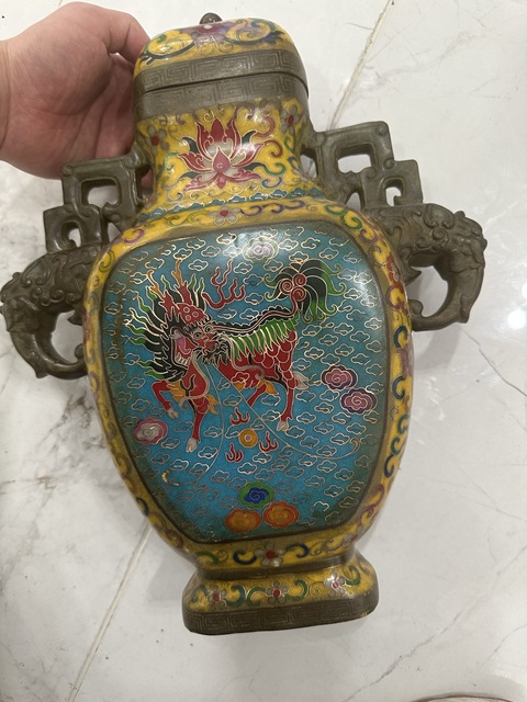 古玩陶瓷麒麟瓶真品鑒賞圖