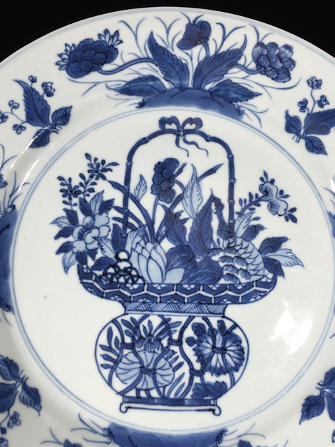 古玩陶瓷提籃青花盤真品鑒賞圖