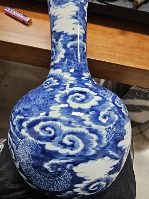 古玩陶瓷龍紋青花天球瓶真品鑒賞圖