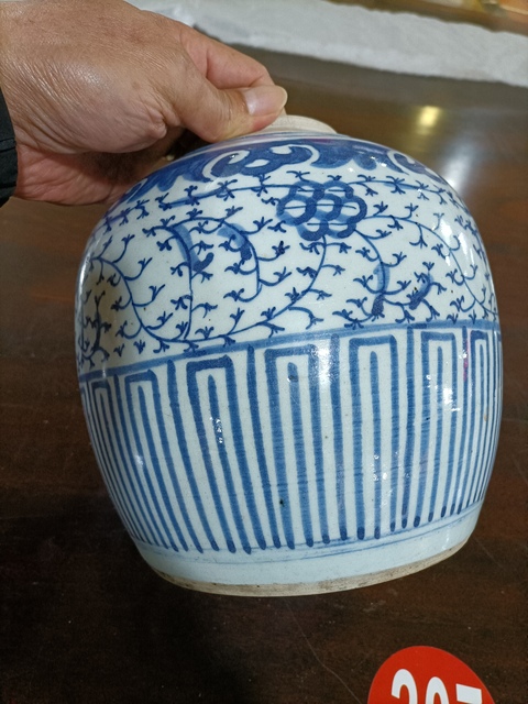 古玩陶瓷青花纏枝蓮紋罐真品鑒賞圖