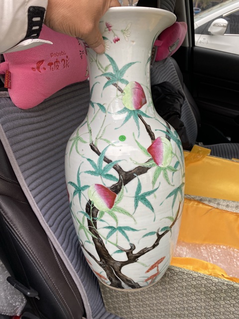 古玩陶瓷桃紋粉彩瓶真品鑒賞圖