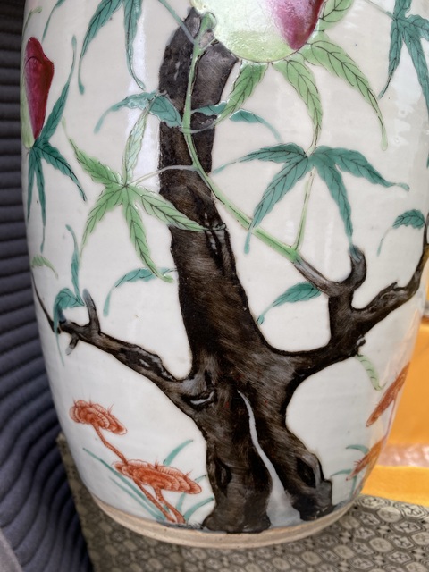 古玩陶瓷桃紋粉彩瓶真品鑒賞圖