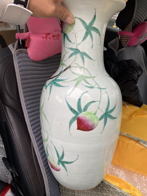 古玩陶瓷桃紋粉彩瓶真品鑒賞圖