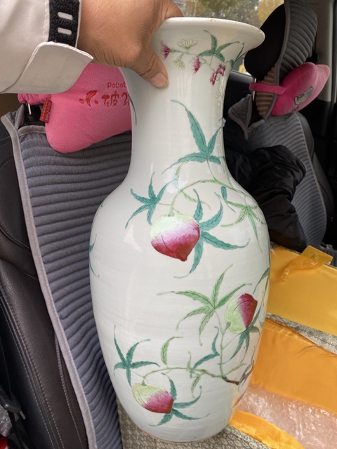 古玩陶瓷桃紋粉彩瓶真品鑒賞圖