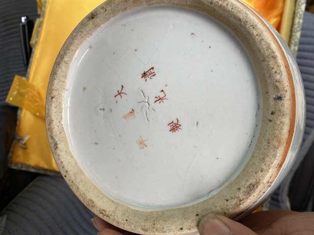 古玩陶瓷桃紋粉彩瓶真品鑒賞圖