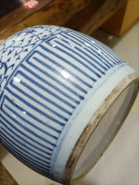 古玩陶瓷青花纏枝蓮紋罐真品鑒賞圖