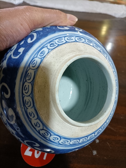 古玩陶瓷青花纏枝蓮紋罐真品鑒賞圖