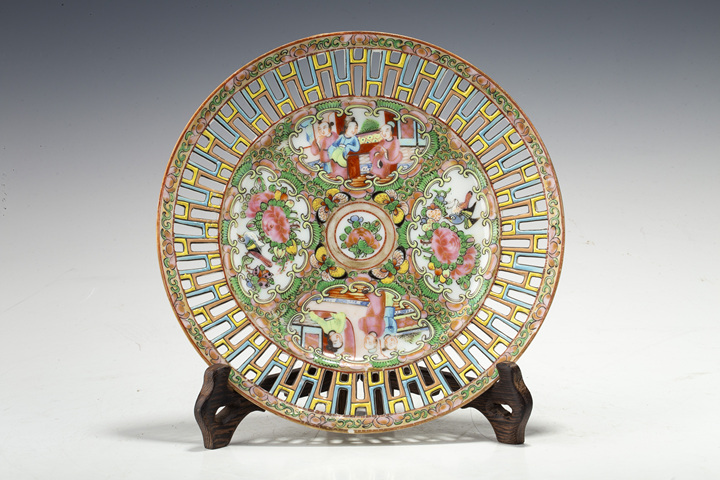 古玩陶瓷民國·廣彩開窗花鳥人物紋鏤空盤真品鑒賞圖