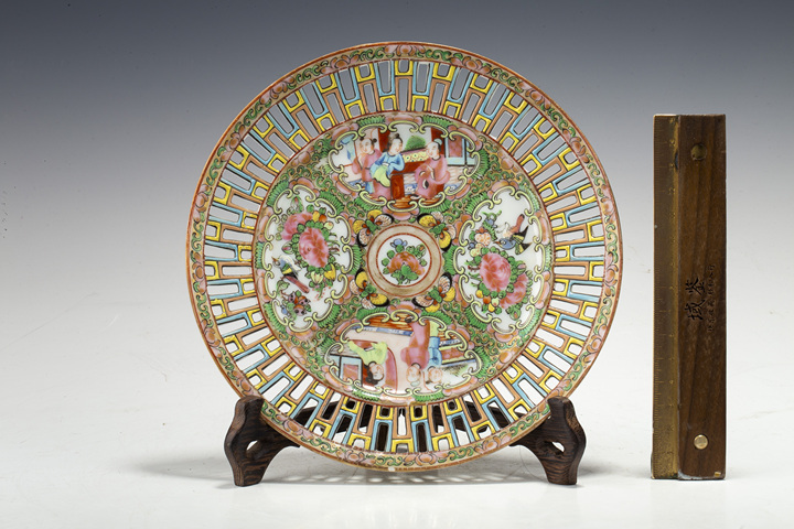 古玩陶瓷民國·廣彩開窗花鳥人物紋鏤空盤真品鑒賞圖