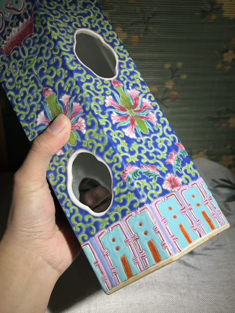 古玩陶瓷花卉紋粉彩六方鏤空帽筒真品鑒賞圖