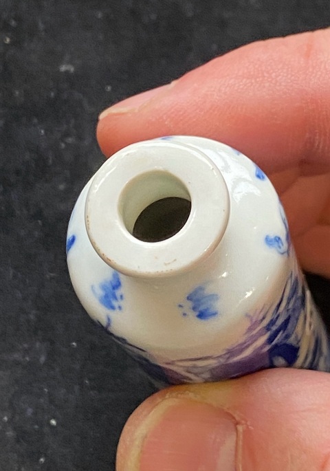 古玩陶瓷青花嬰戲圖鼻煙壺真品鑒賞圖