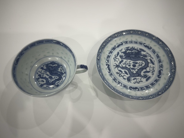 古玩陶瓷青花龍紋玲瓏瓷杯碟一套拍賣，當(dāng)前價(jià)格1888元