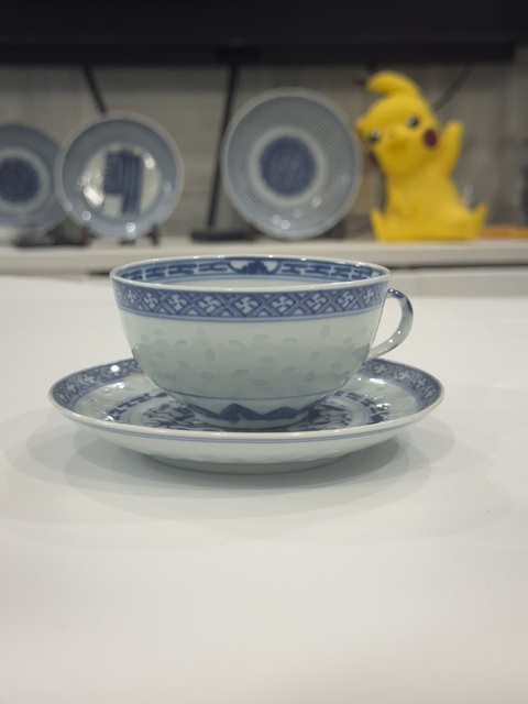 古玩陶瓷青花龍紋玲瓏瓷杯碟一套拍賣，當(dāng)前價(jià)格1888元