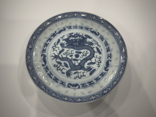古玩陶瓷青花龍紋玲瓏瓷杯碟一套拍賣，當(dāng)前價(jià)格1888元