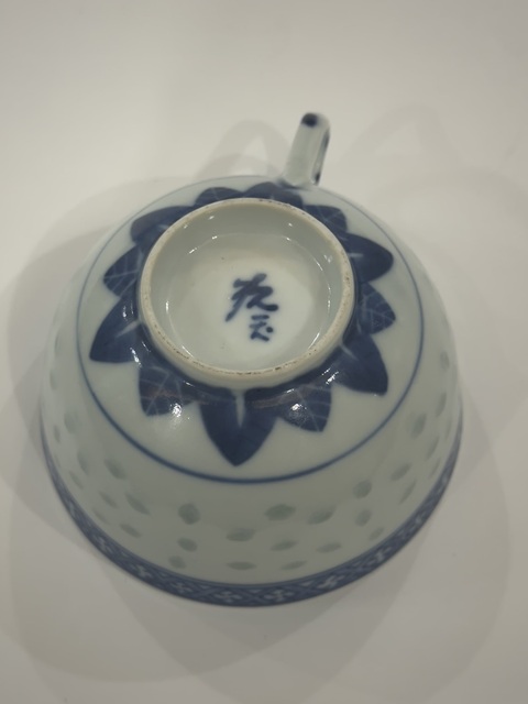 古玩陶瓷青花龍紋玲瓏瓷杯碟一套拍賣，當(dāng)前價(jià)格1888元