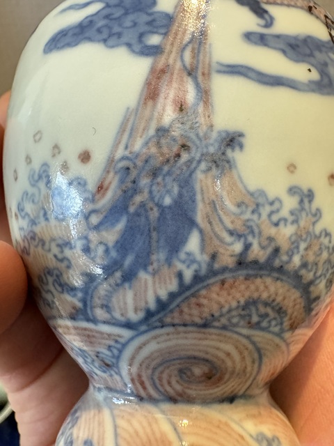 古玩陶瓷青花加紫龍紋瓶真品鑒賞圖