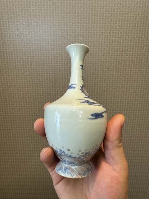 古玩陶瓷青花加紫龍紋瓶真品鑒賞圖