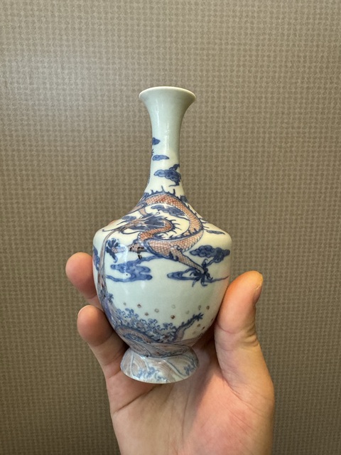 古玩陶瓷青花加紫龍紋瓶真品鑒賞圖