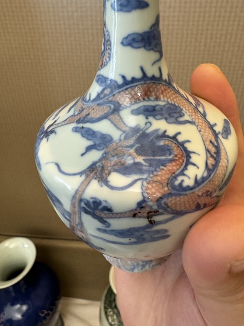 古玩陶瓷青花加紫龍紋瓶真品鑒賞圖