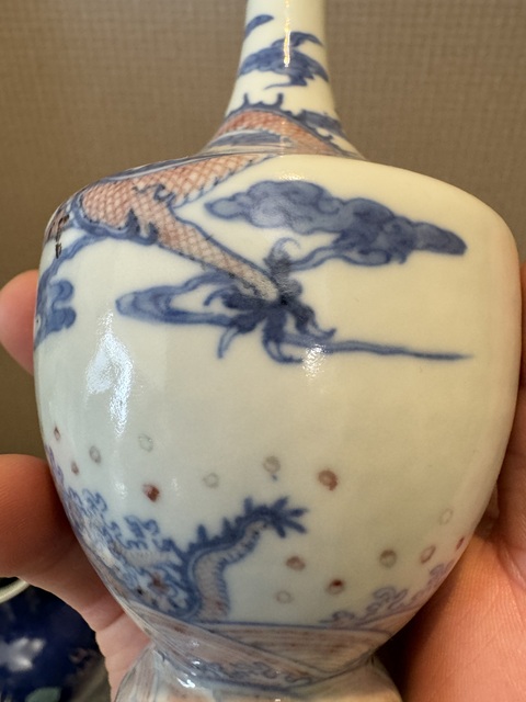 古玩陶瓷青花加紫龍紋瓶真品鑒賞圖