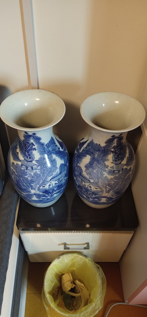 古玩陶瓷山水紋青花撇口瓶拍賣，當前價格9000元