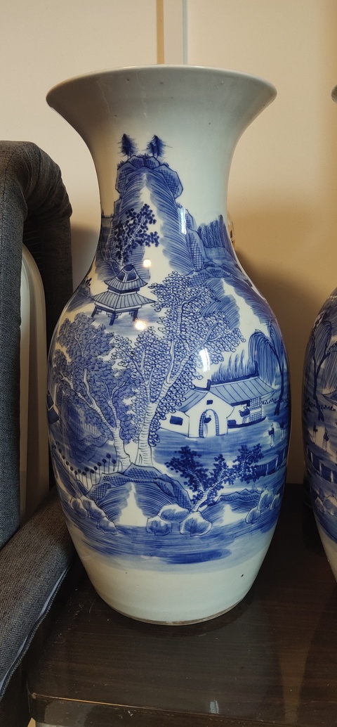 古玩陶瓷山水紋青花撇口瓶拍賣，當前價格9000元