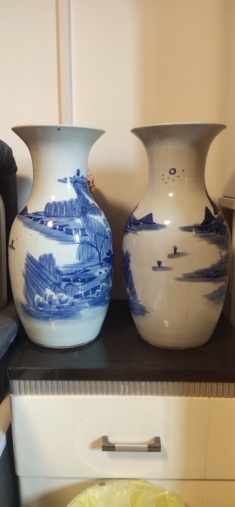 古玩陶瓷山水紋青花撇口瓶拍賣，當前價格9000元